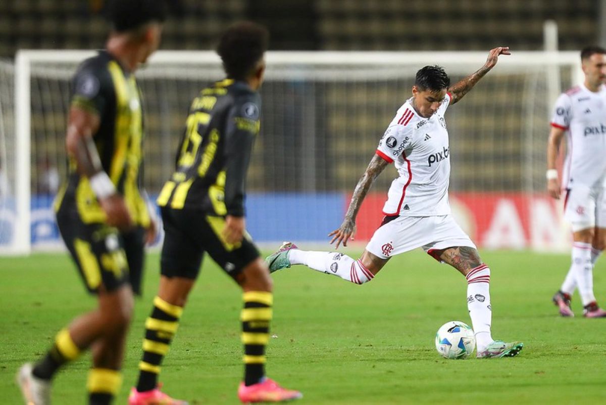 Vídeo: com gol de peito, Flamengo faz o primeiro na Libertadores 2025